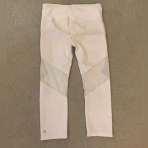 NWOT GAPFIT White Active Capri Legging